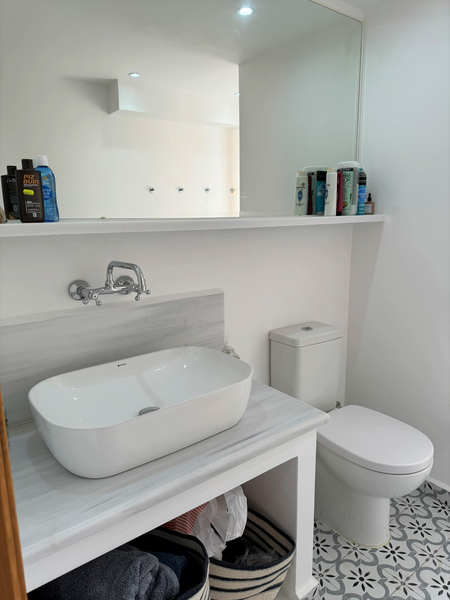 Bathroom of house for rent on Ithaca Greece, Vathi