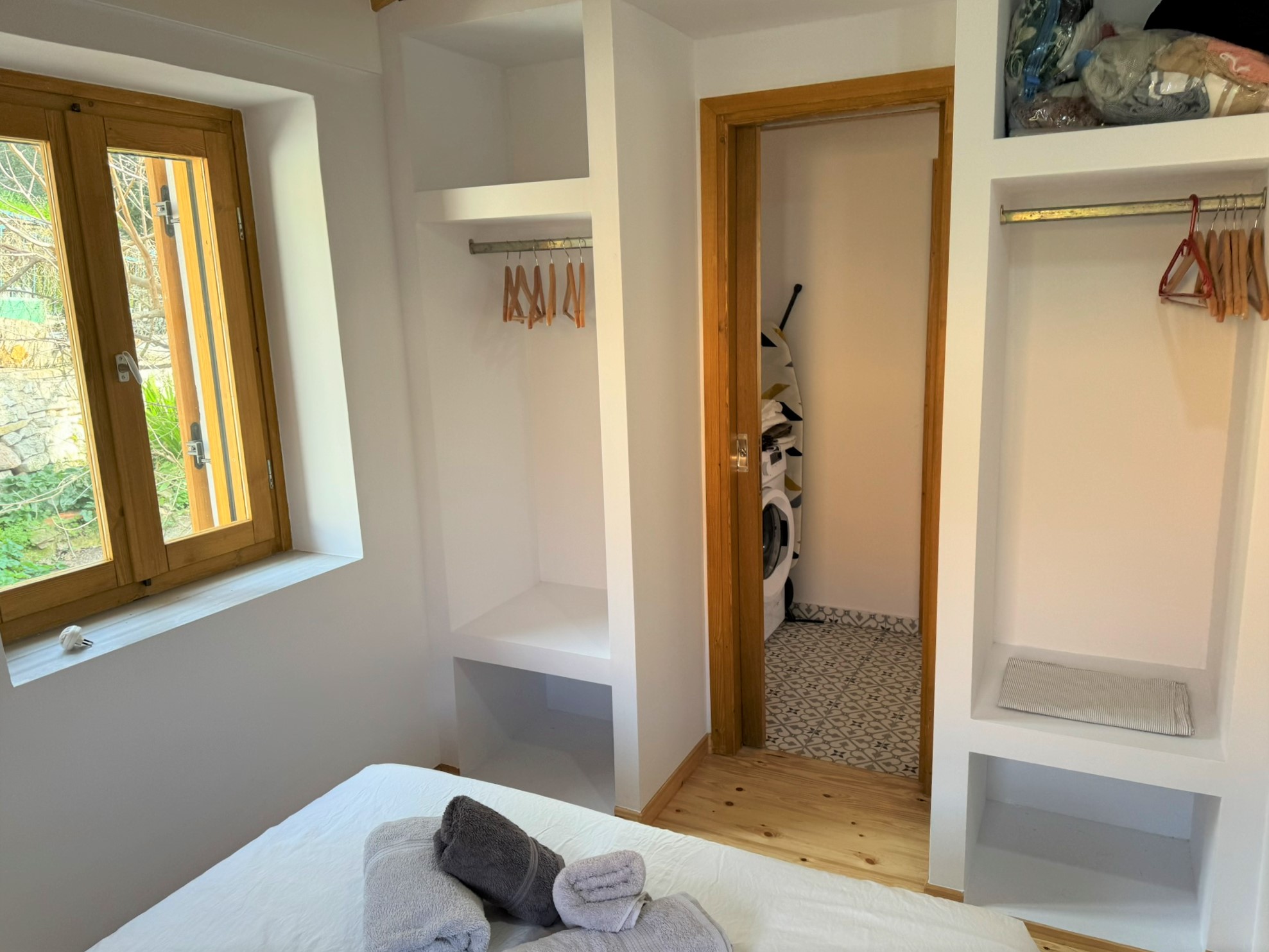 Bedroom built-in closets of house for rent on Ithaca Greece, Vathi