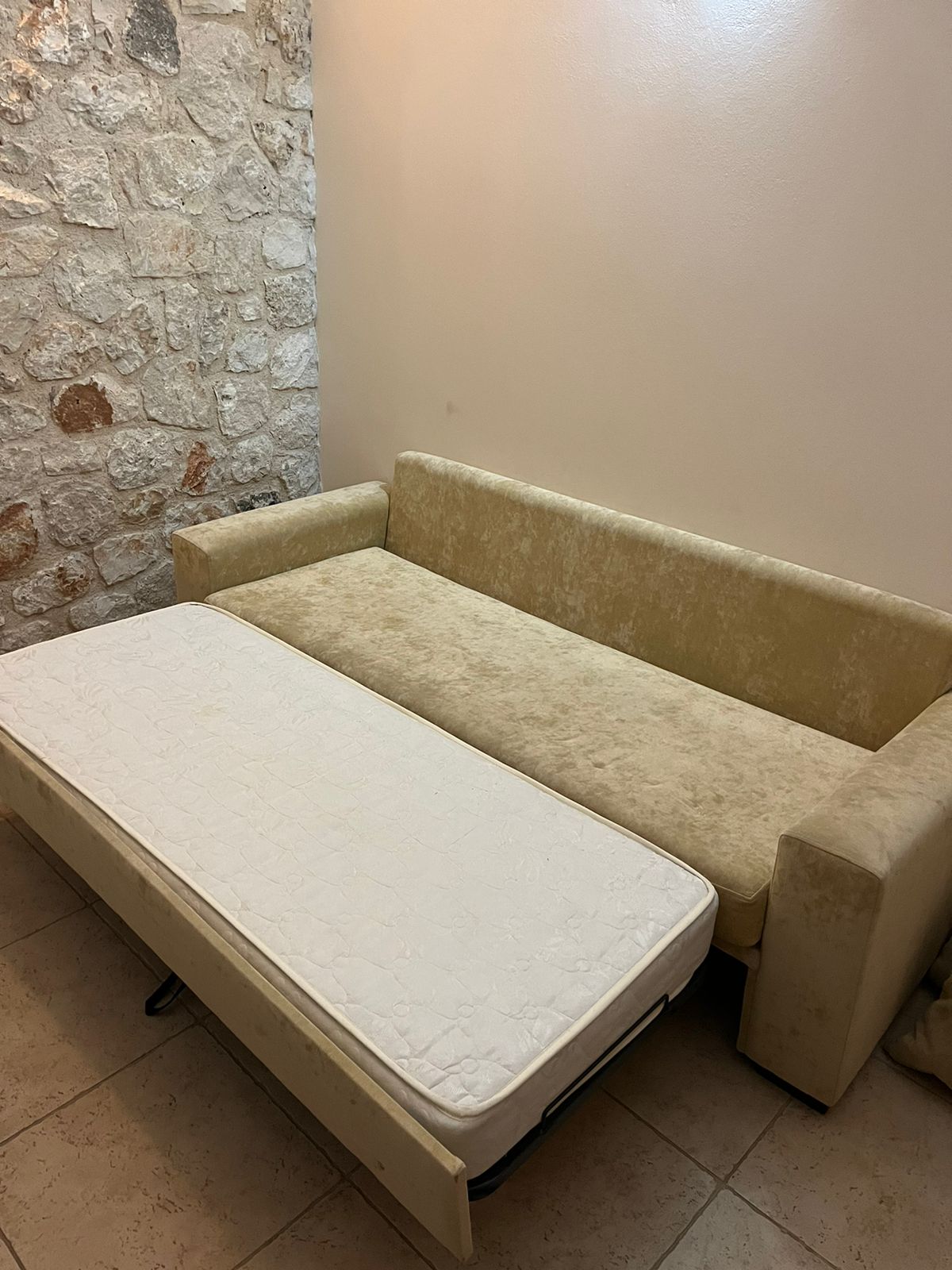 Sleeper couch of house for rent in Ithaca Greece, Stavros