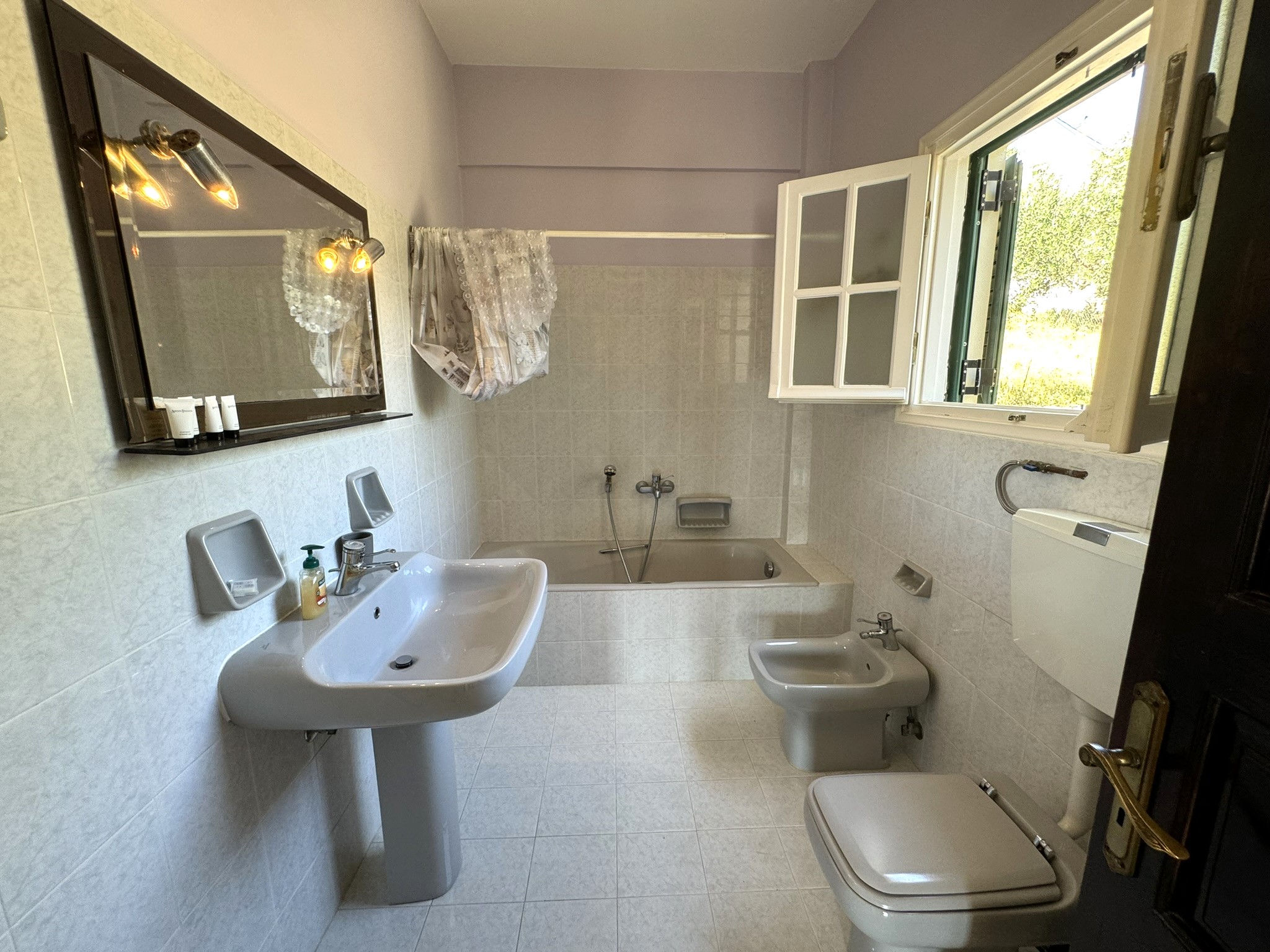 First floor bathroom of house for sale in Ithaca Greece Vathi