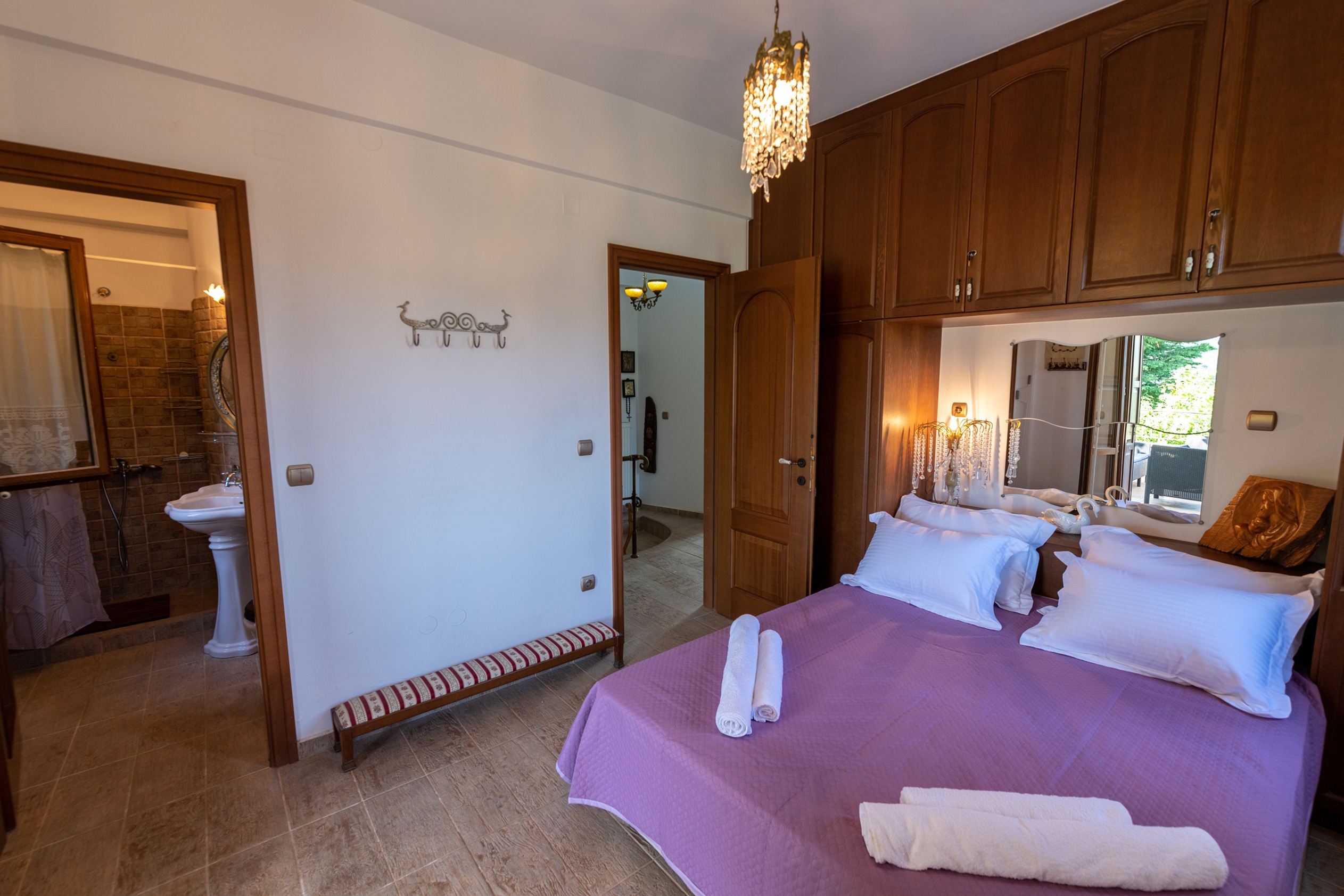 Double bedroom with ensuite bathroom of house for rent in Ithaca Greece, Pilikata