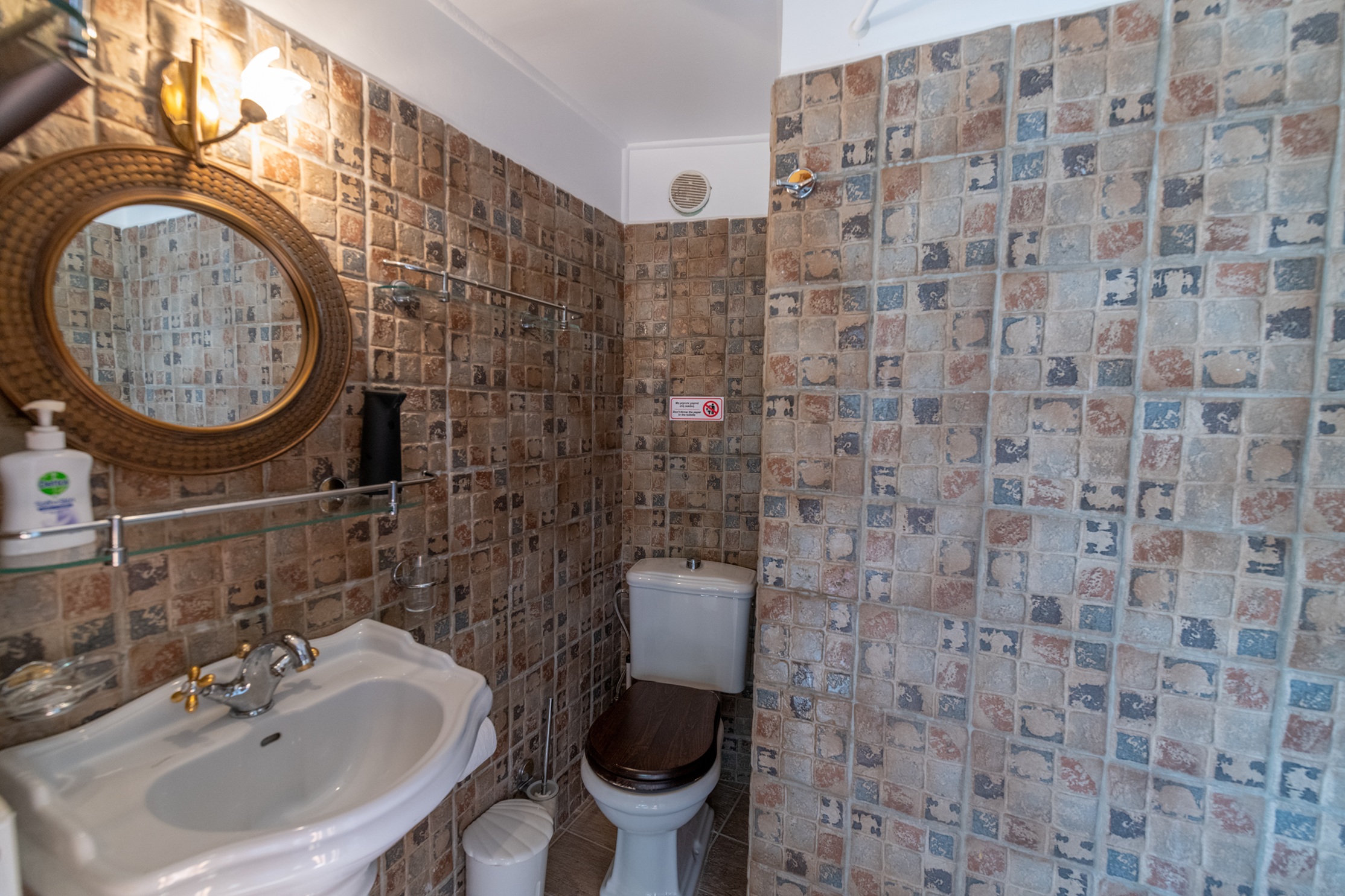 Bathroom of house for rent in Ithaca Greece, Pilikata