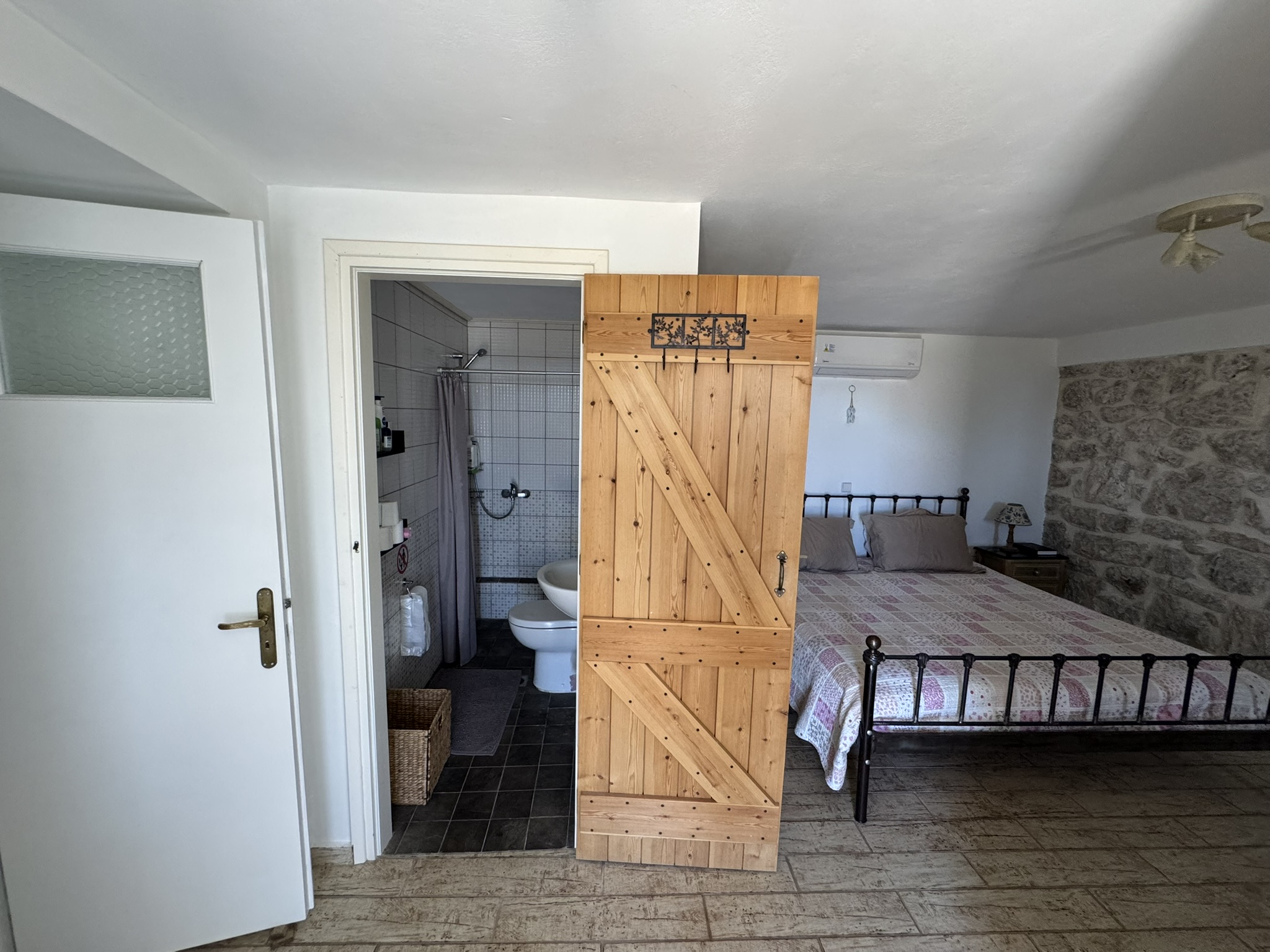 Double bedroom with en suite bathroom of house for sale in Ithaca Greece, Anoghi