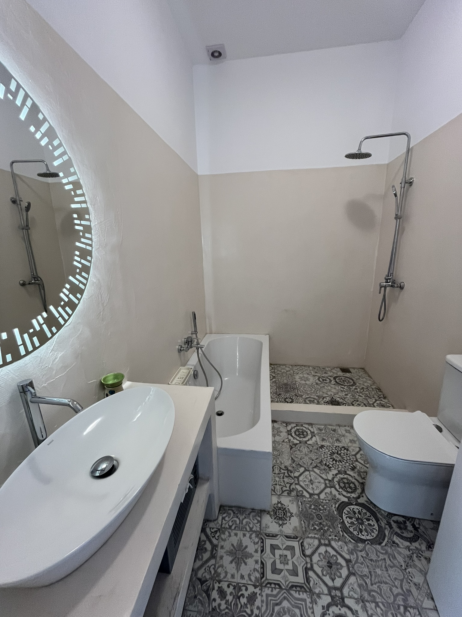 First floor en-suite bathroom of house for sale in Ithaca Greece, Anoghi
