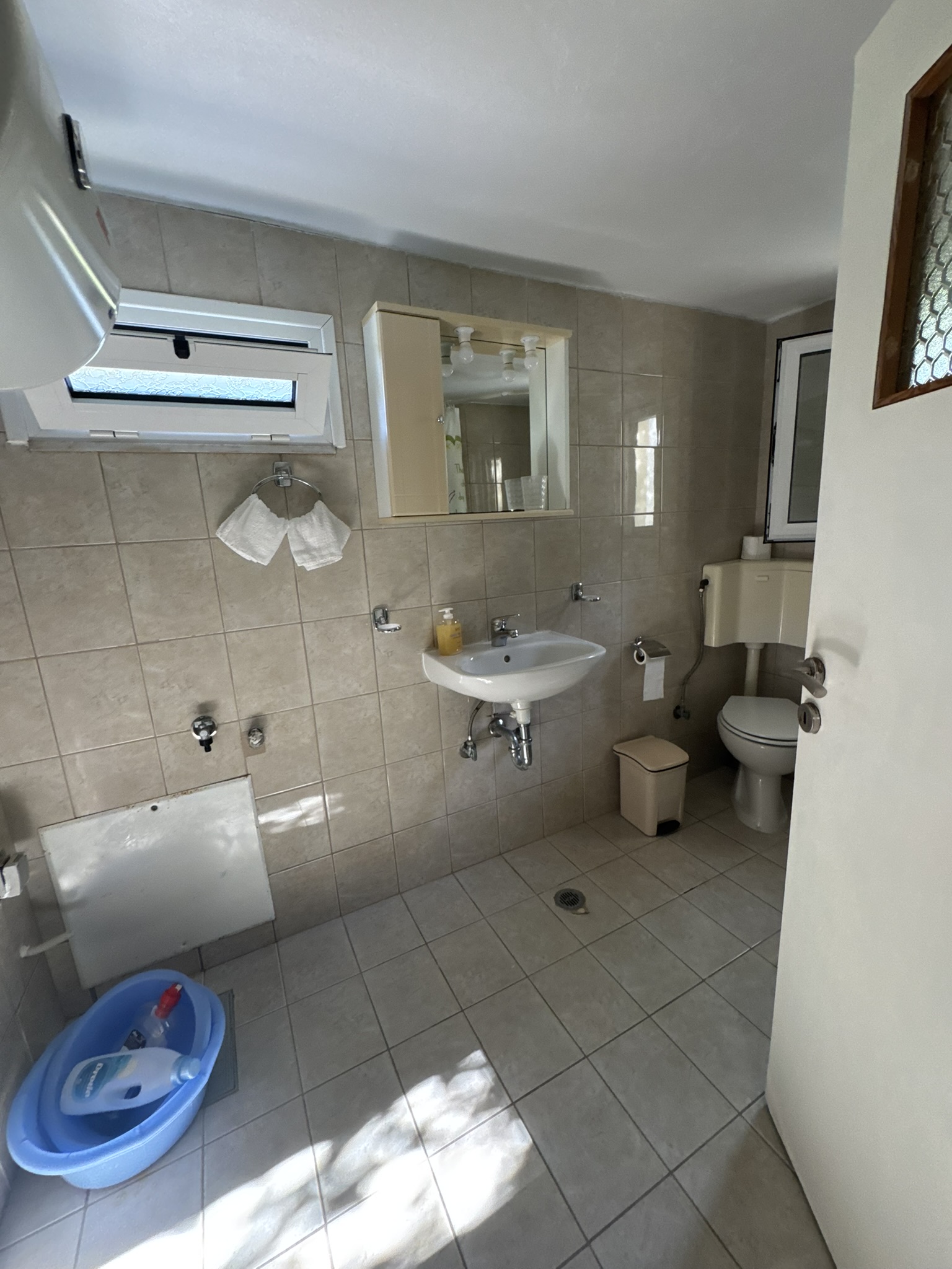 Studio bathroom of house for sale in Ithaca Greece Frikes