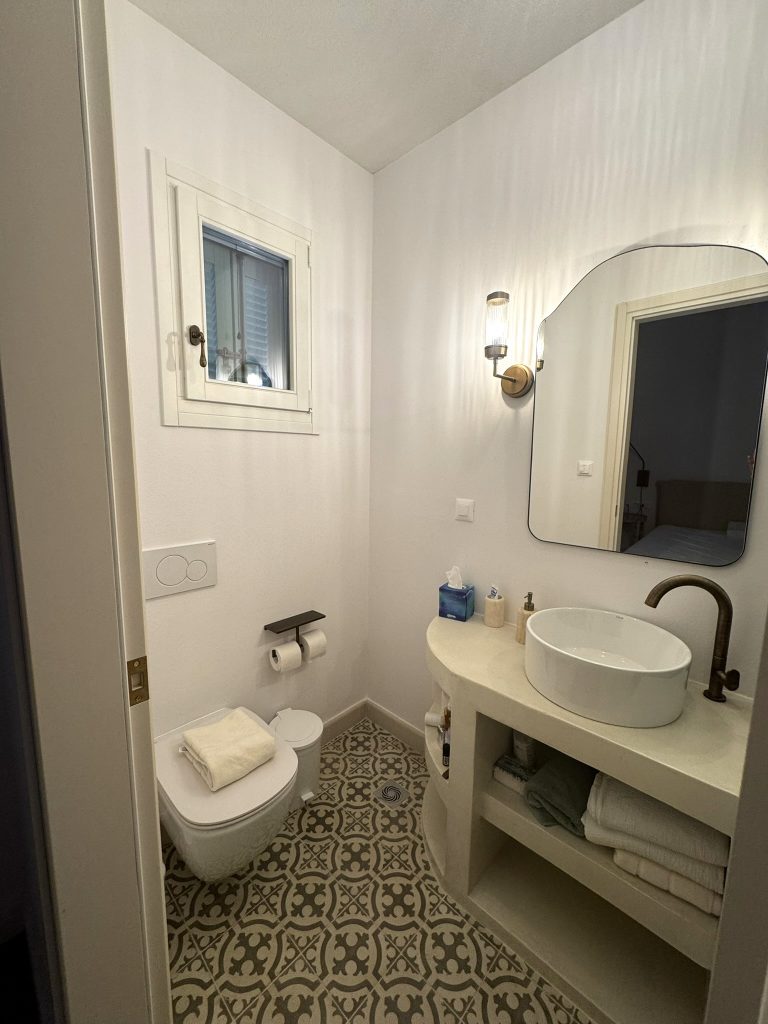 En-suite bathroom 2 of house renovated with project management in Ithaca Greece Vathi