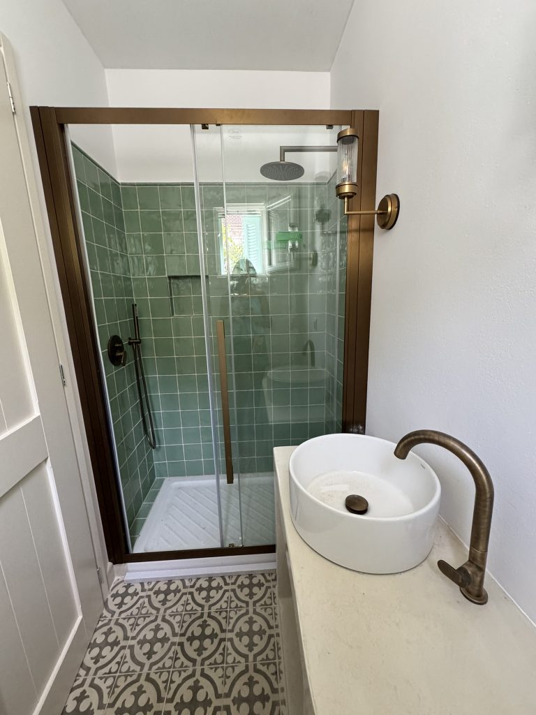 En-suite bathroom 1 of house renovated with project management in Ithaca Greece Vathi